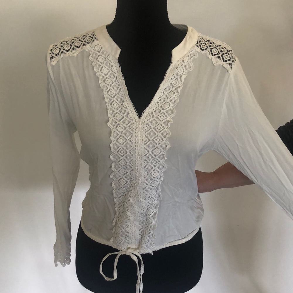 GB Lace Detailed Cropped blouse